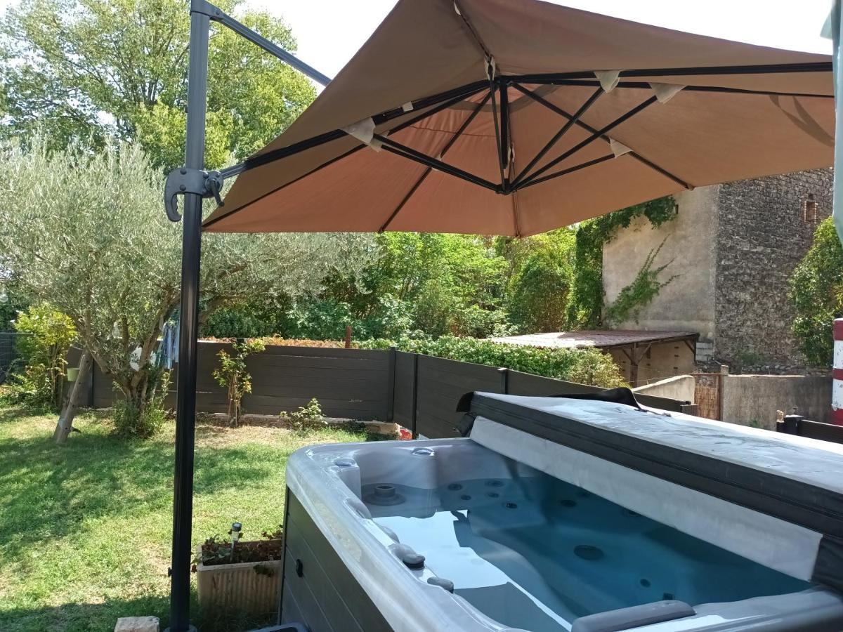 Chambres D'Hotes & Jacuzzi - A L'Ombre Des Amandiers Saint-Martin-dʼArdèche Dış mekan fotoğraf